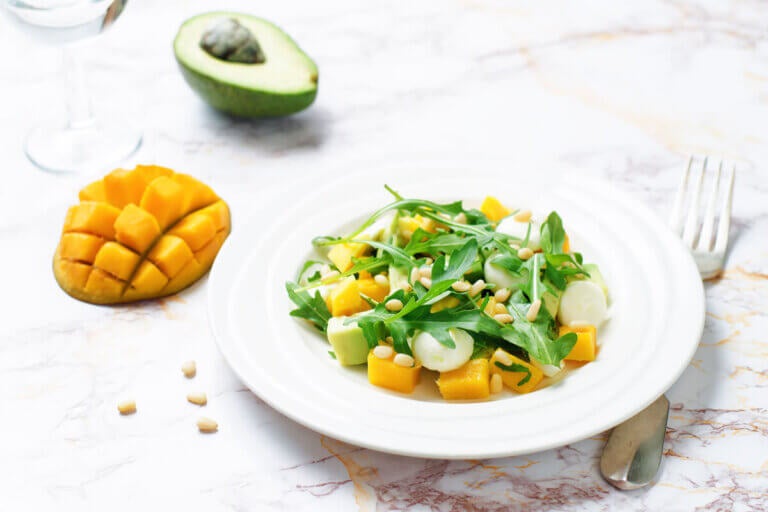 3 formas de preparar ensalada de mango y aguacate