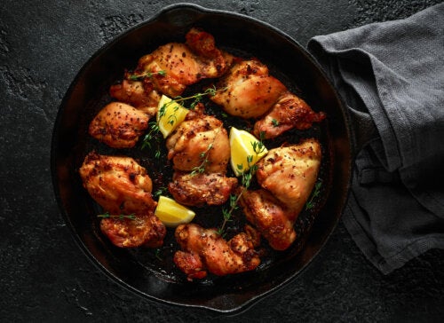 Pollo estofado con limón, naranja y aceitunas