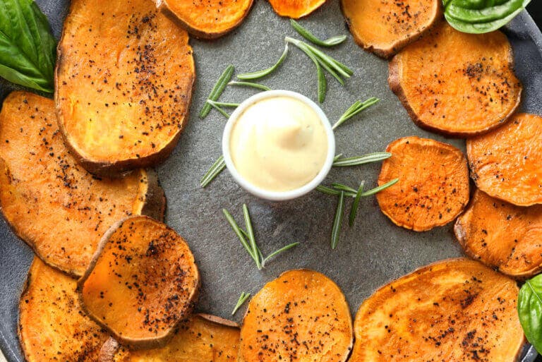 Chips de boniato picantes: una receta que te encantará