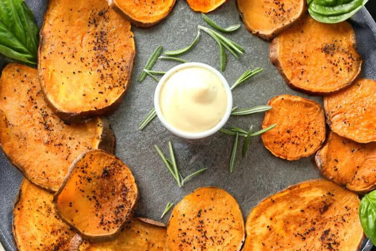 Chips de boniato picantes: una receta que te encantará