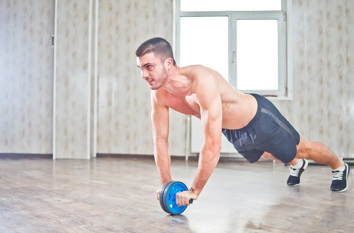 Roda abdominal para fortalecer o core.