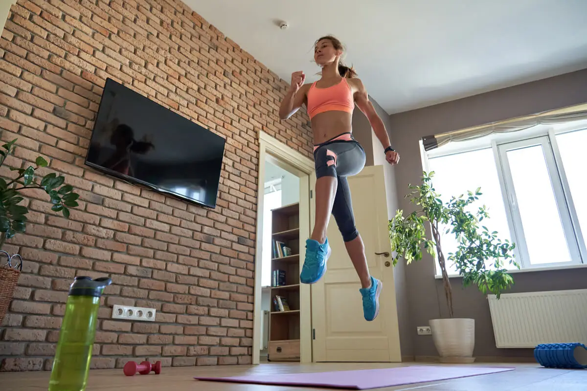 Rutina HIIT en casa para bajar de peso.