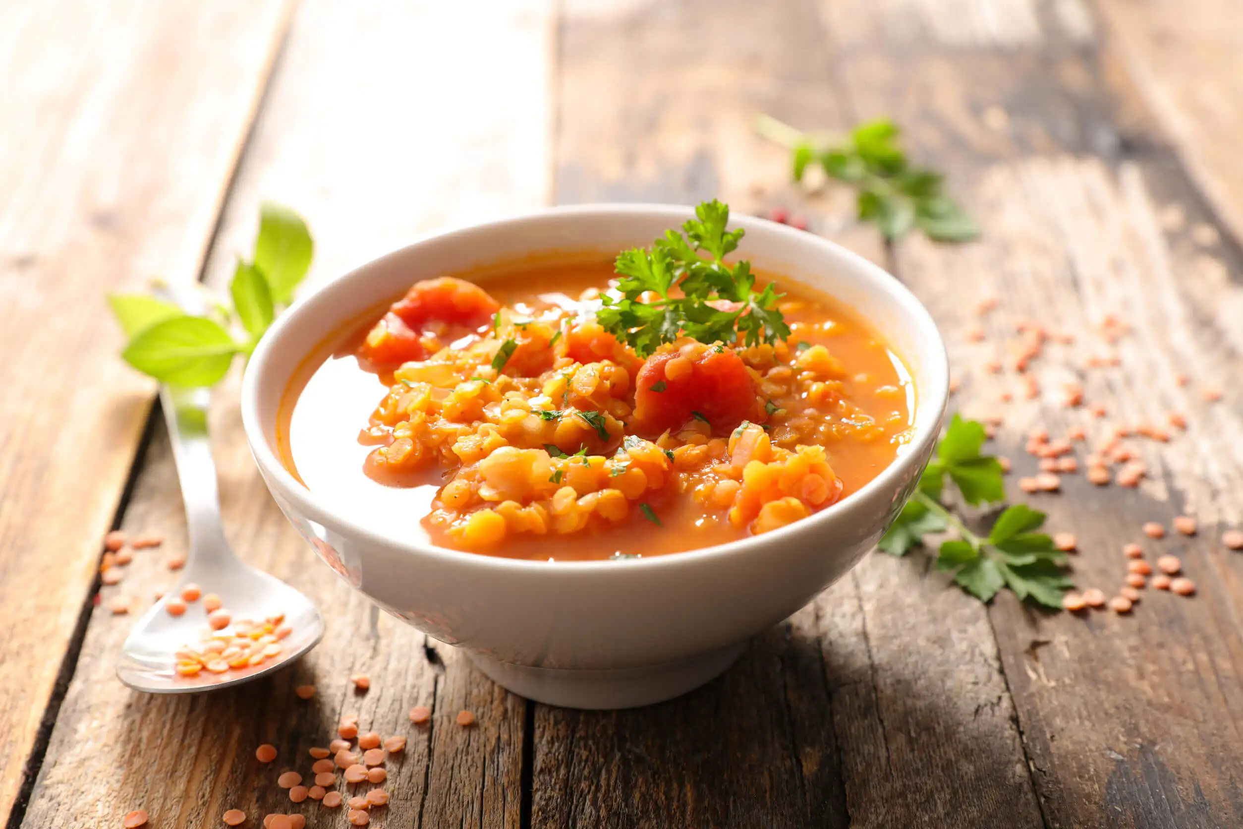 Deliciosa receta de sopa de lentejas con col rizada