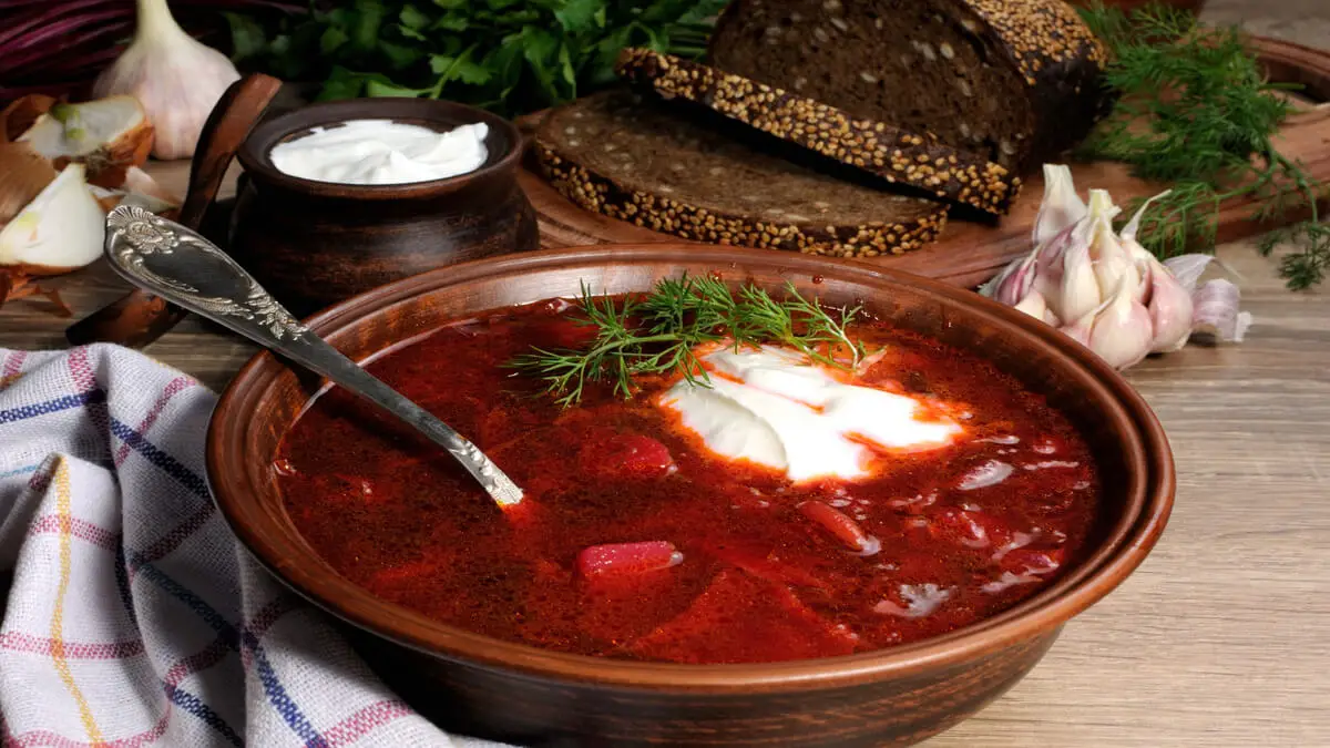 Sopa de remolacha receta ucraniana.