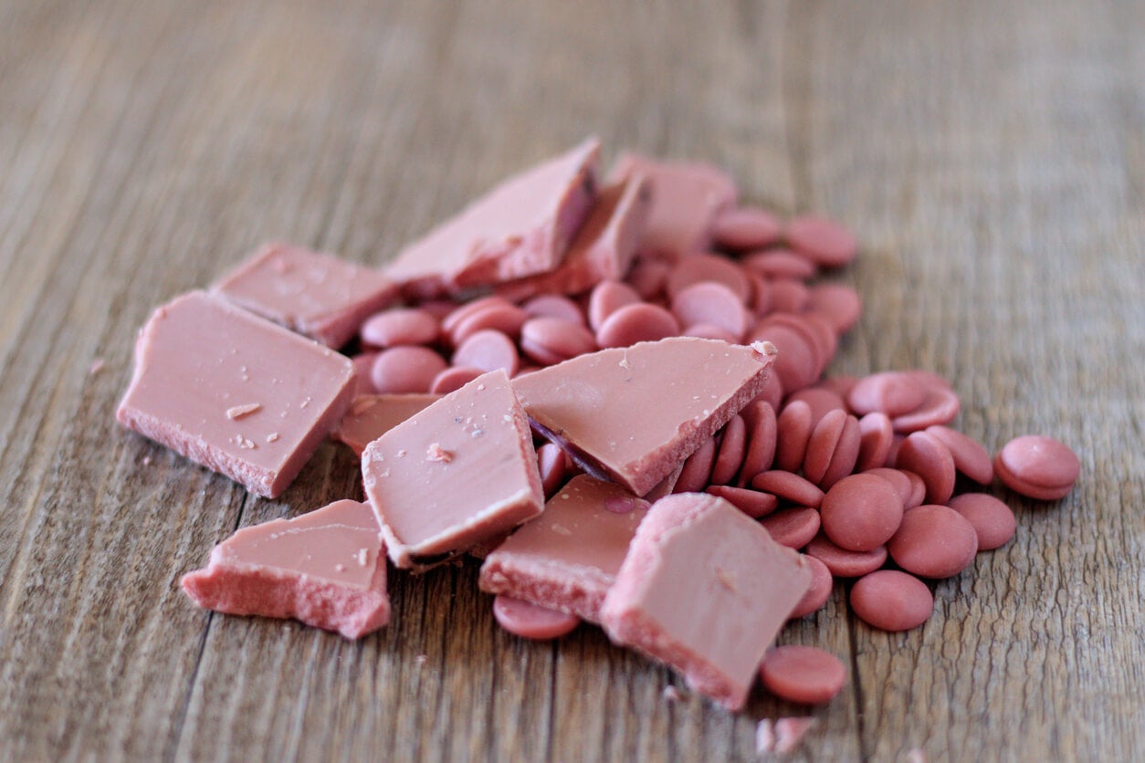 ¿Qué es el chocolate rosa y de dónde viene?