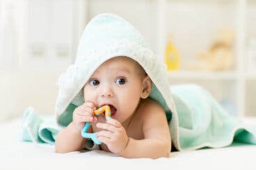 Cómo aliviar la picazón de encías en mi bebé