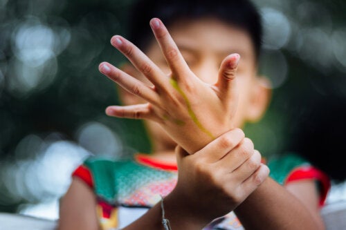 Artritis idiopática juvenil: síntomas, causas y tratamientos