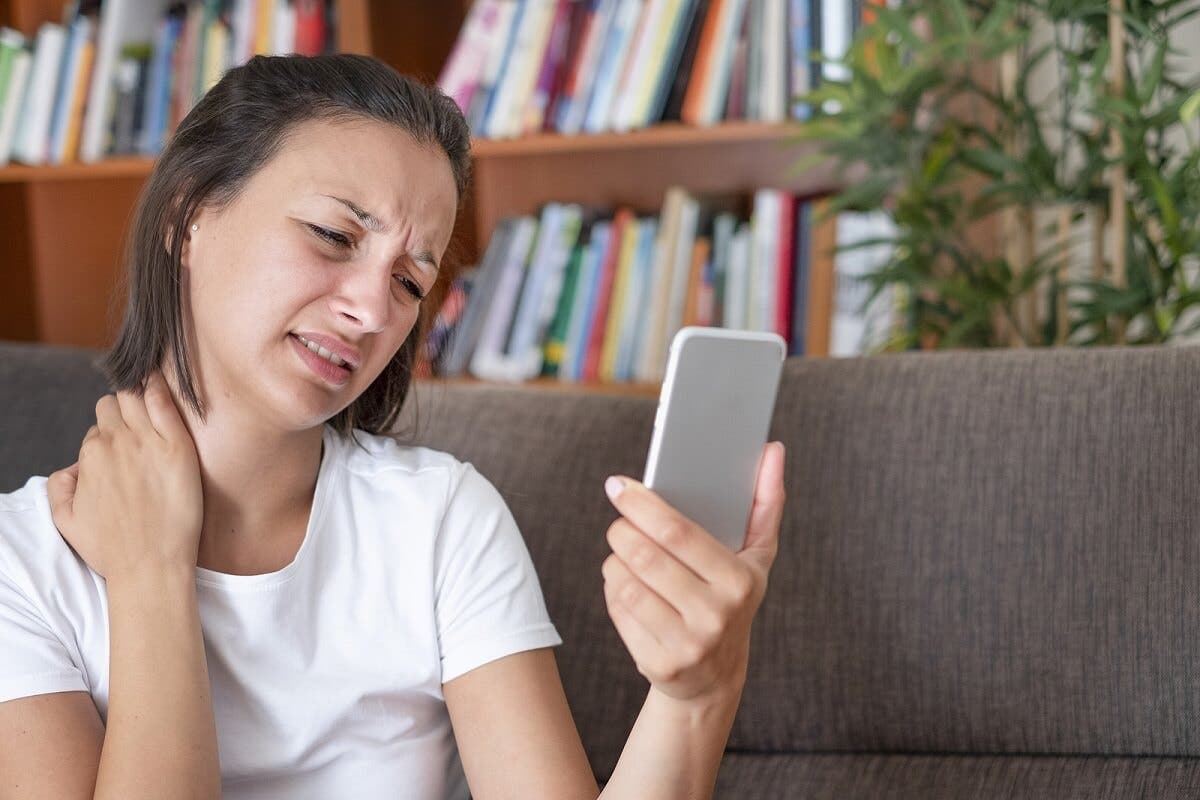 ¿Por qué ocurre la tendinitis del celular?