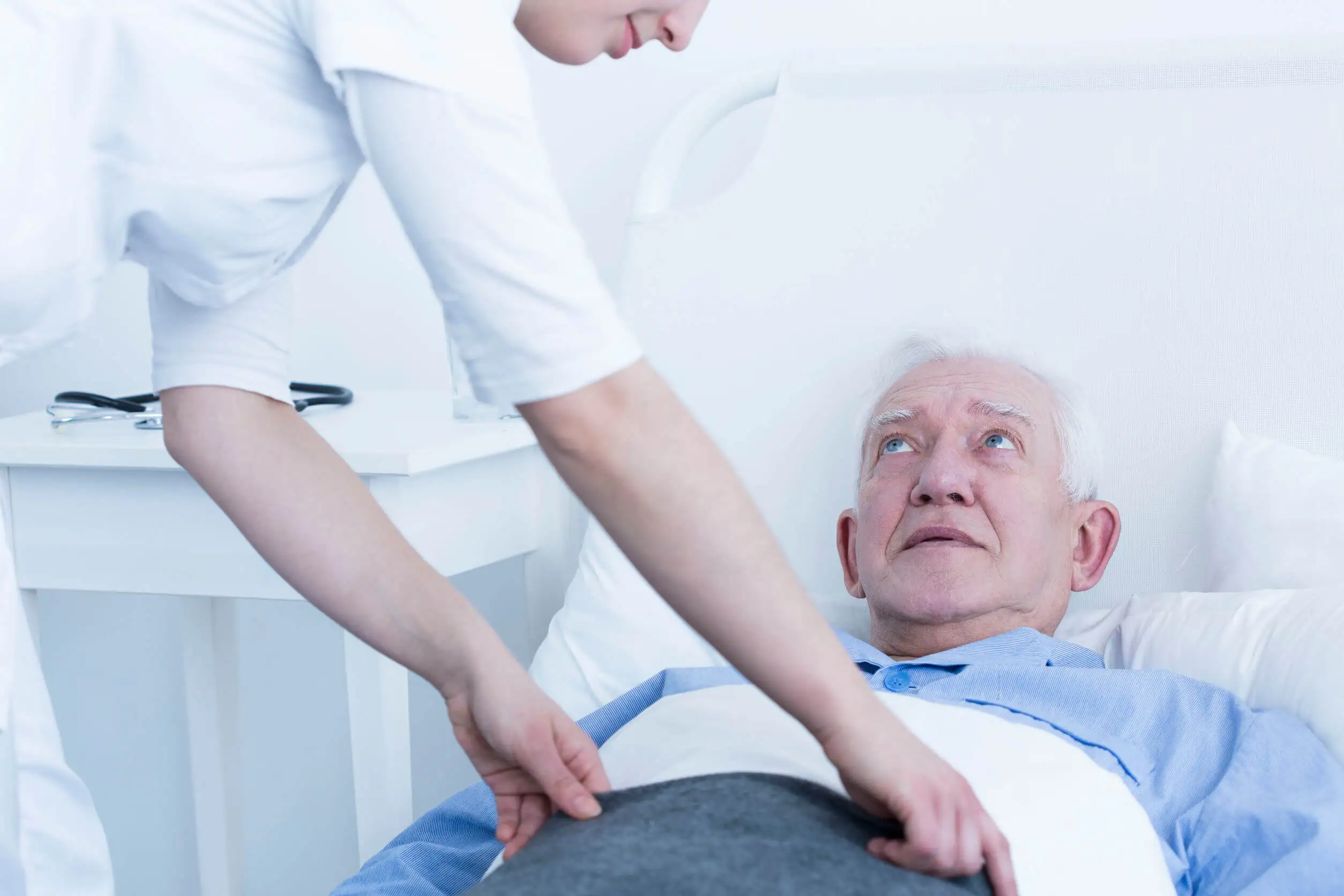 Réconfort pour un patient atteint de l'ulcère terminal de Kennedy.