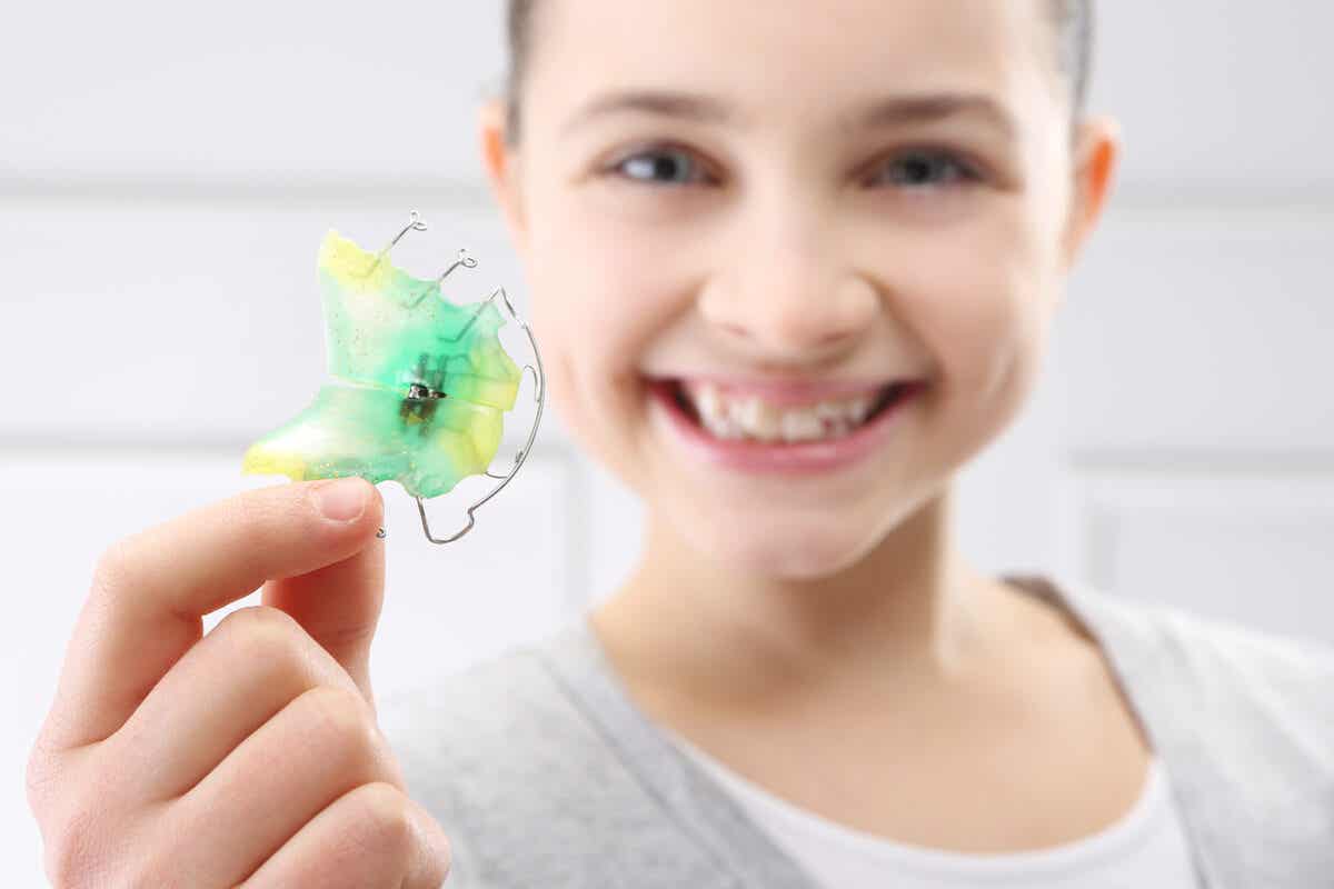 Что такое зубные ретейнеры?