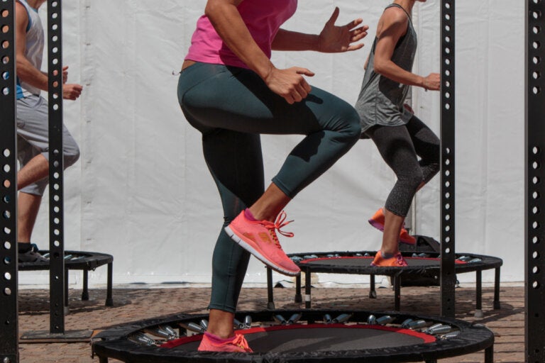 Jumping fitness ¿cómo practicarlo? Mejor con Salud
