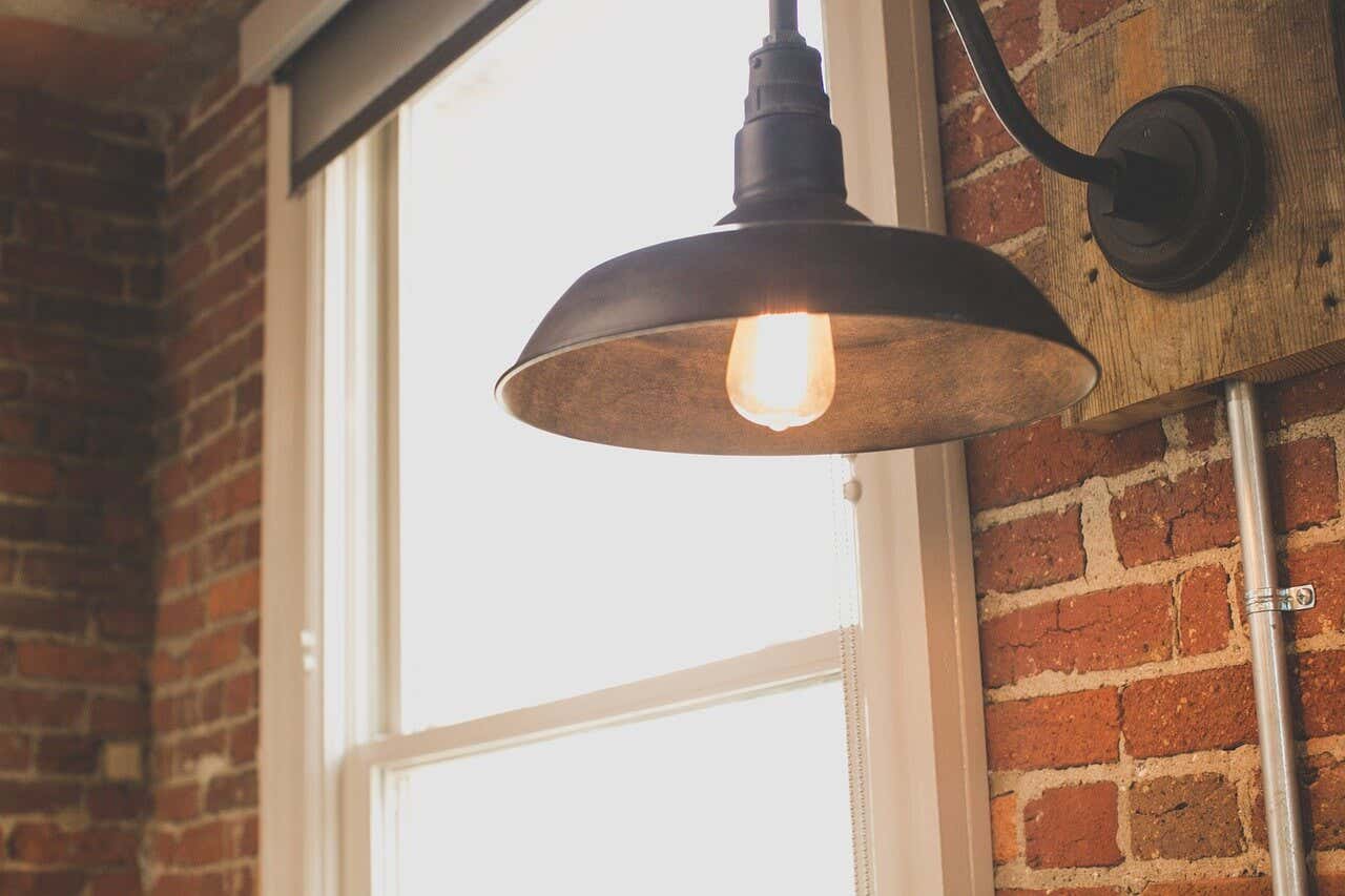 Lámpara para estilo industrial en la pared