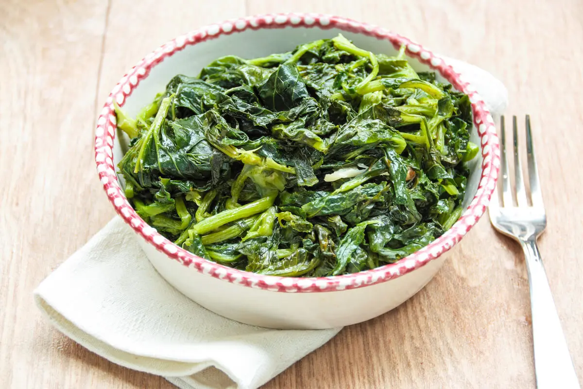 Ensalada con hojas de nabo.