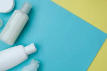 ¿Cómo reciclar botellas de champú?