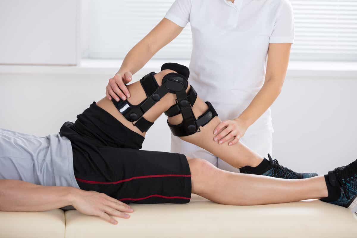 Fisioterapia para sinovitis de rodilla.