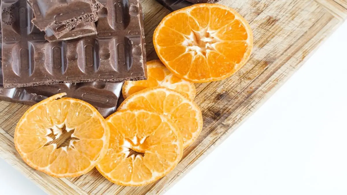 Naranja con chocolate negro.