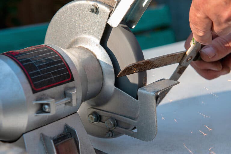 6 formas para afilar tijeras