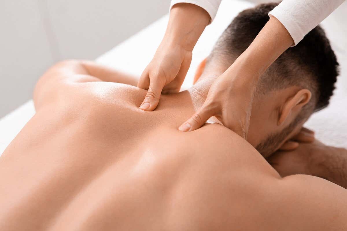 ¿Cómo se realiza el masaje de tejido profundo?