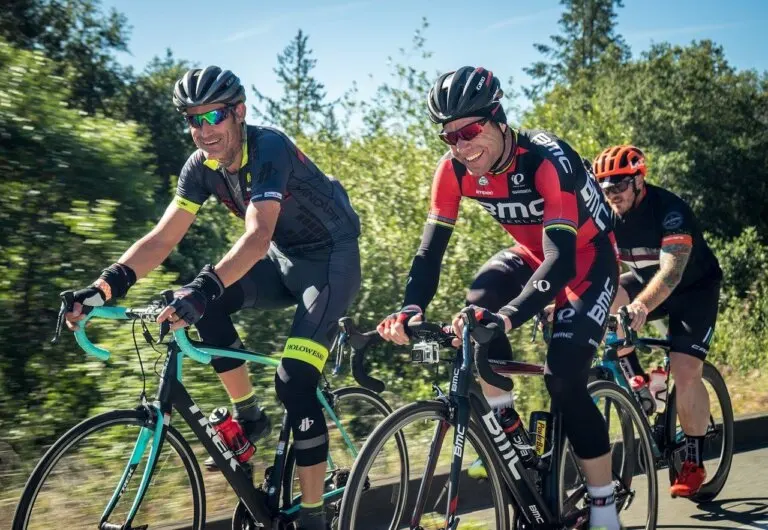 ¿Qué se debe comer antes, durante y después de montar bicicleta?
