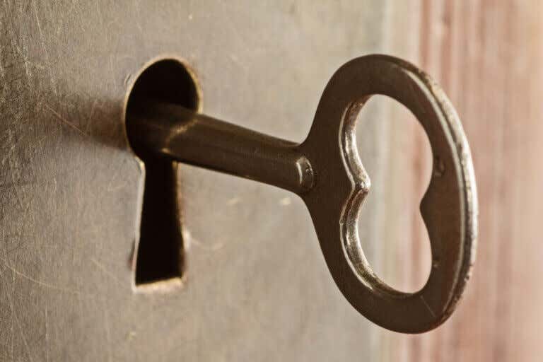 5 trucos para sacar una llave rota de una cerradura