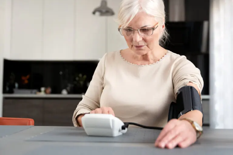 ¿Cómo se relaciona la menopausia con la hipertensión?