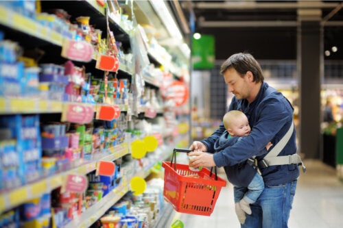 Alimentos comerciales para bebés estarían contaminados con metales pesados, muestra informe