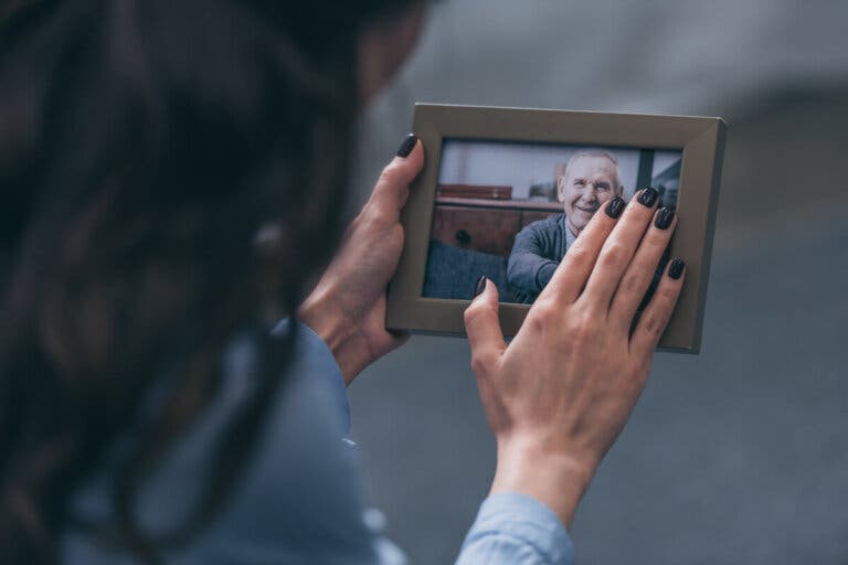 ¿Cómo honrar la memoria de un ser querido?