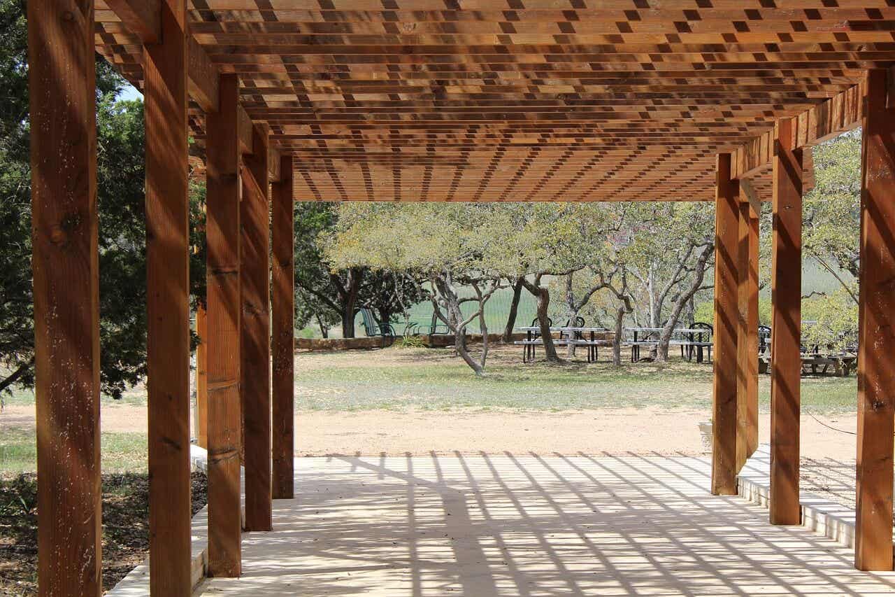 A pergola to take care of your outdoor furniture