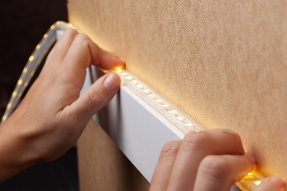 12 ideas para decorar con tiras LED