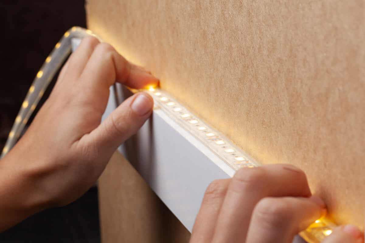 12 ideas para decorar con tiras LED