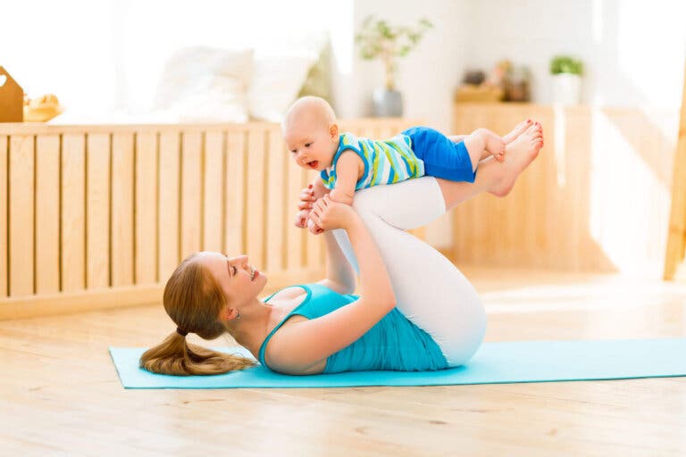 Yoga posparto: ¿cómo empezar a practicarlo?
