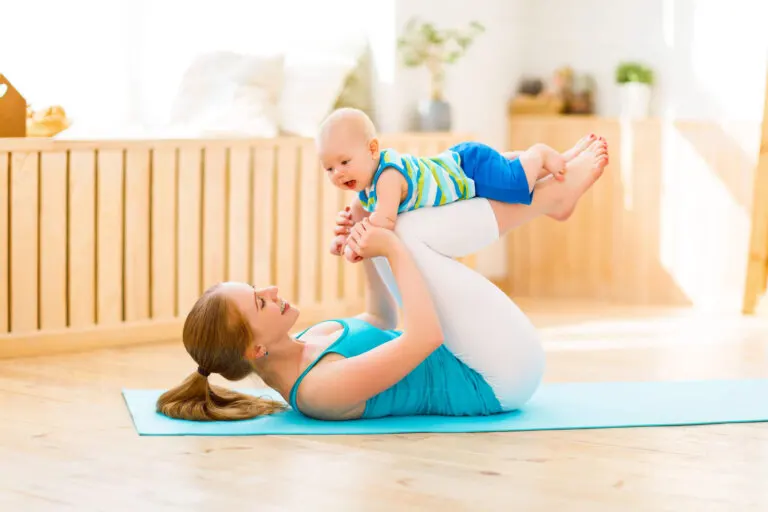 Yoga posparto: ¿cómo empezar a practicarlo?