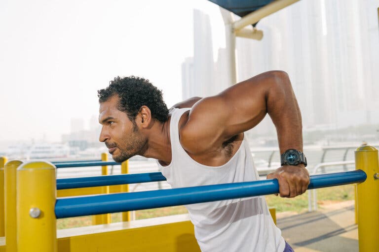 Ejercicio de fondos: características y variaciones para la rutina