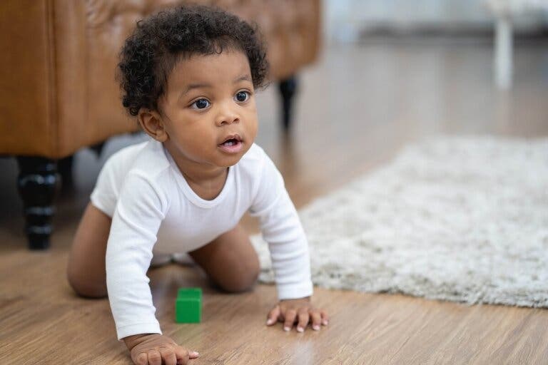 5 claves para animar a tu bebé a gatear