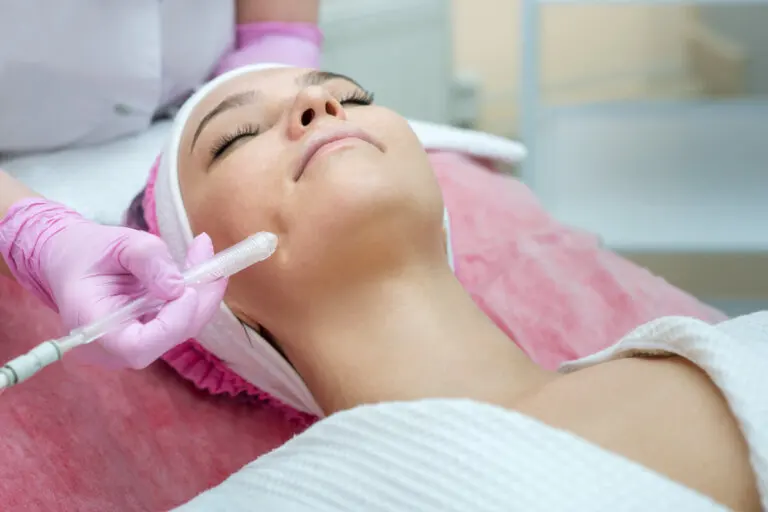 ¿Qué es el procedimiento jet peel y cuáles son sus beneficios?