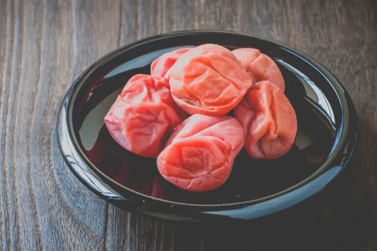 ¿Qué es la ciruela umeboshi y cuáles son sus propiedades?