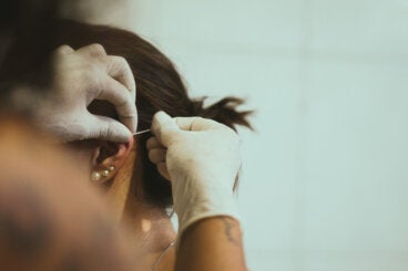 Piercings de oreja: tipos y riesgos