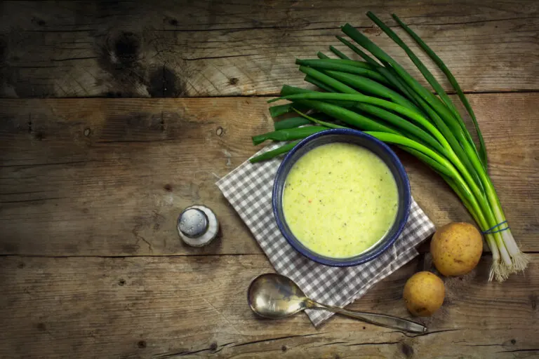 Crema de puerro y patata: receta sencilla y sana