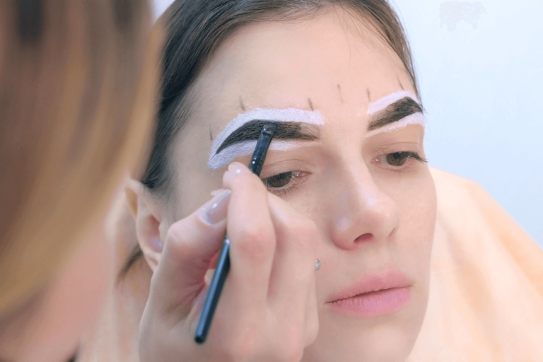 Coloración de cejas con henna: ¿cómo se hace y cuánto dura?