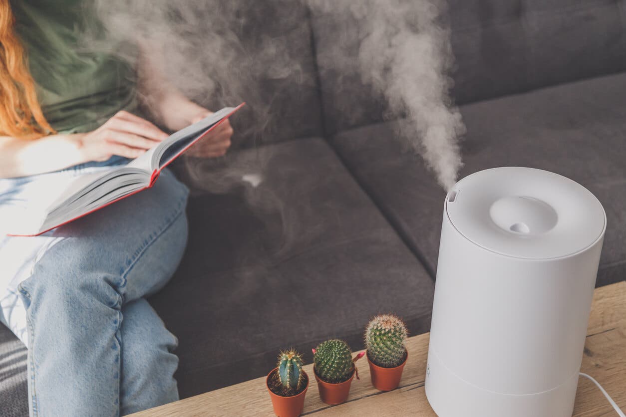 Humidificateur qui utilise de l'eau distillée.