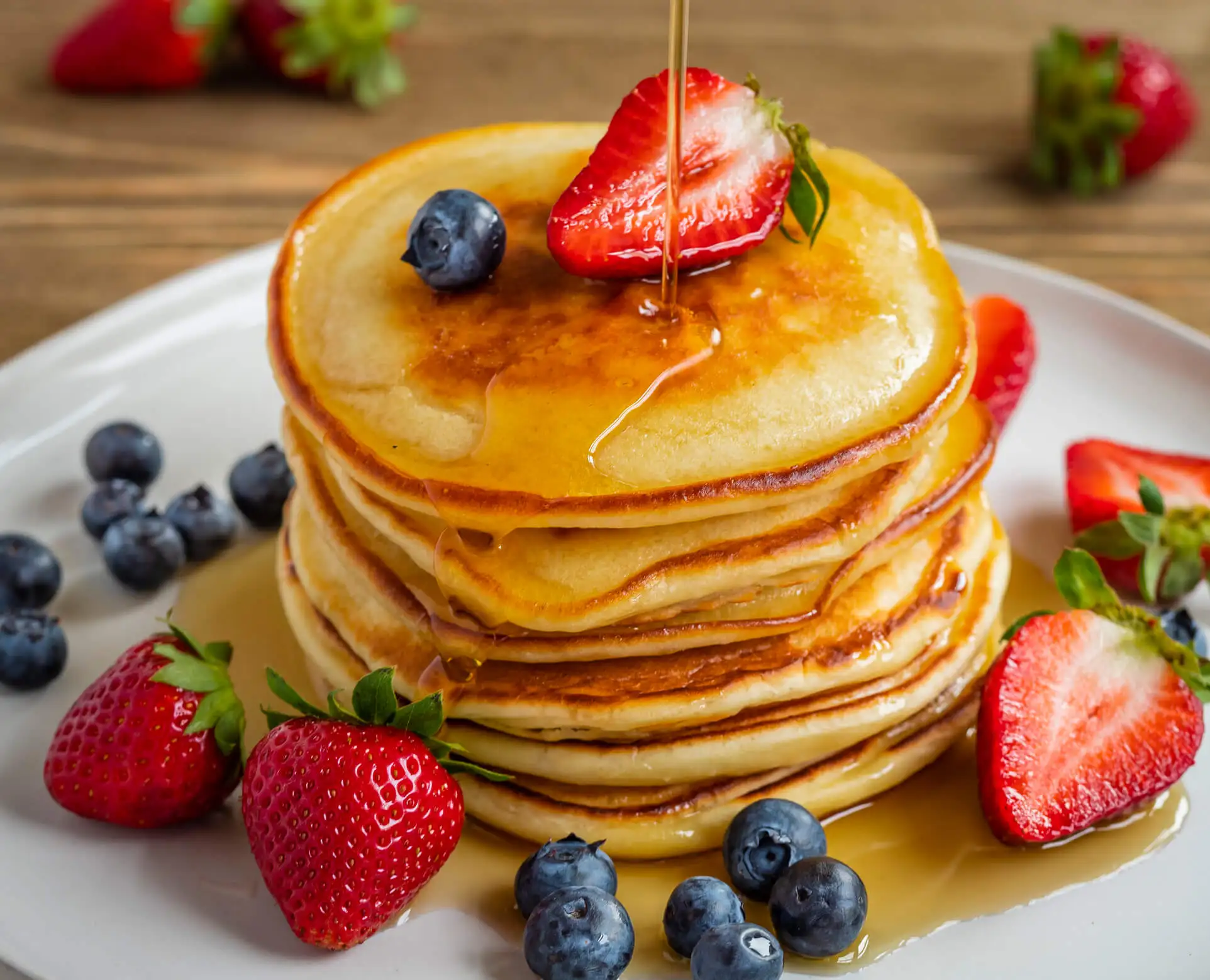 Tortitas de harina de espelta con fresas.