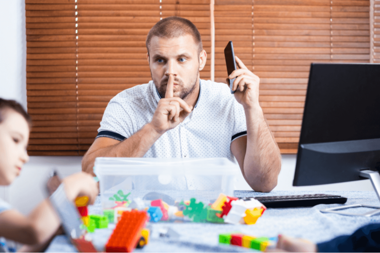 Cómo enseñar a tu hijo a no interrumpir las conversaciones