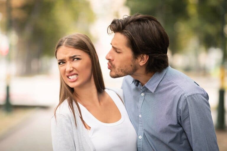 Filemafobia o fobia a los besos: ¿cómo se puede superar?