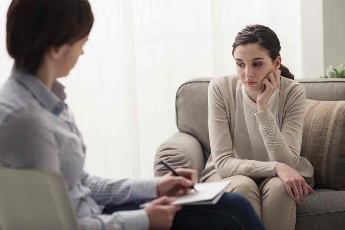 Mujer con depresión en consulta