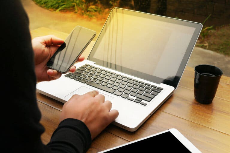 ¿Qué tan efectivos son los lentes con filtro contra la luz azul?