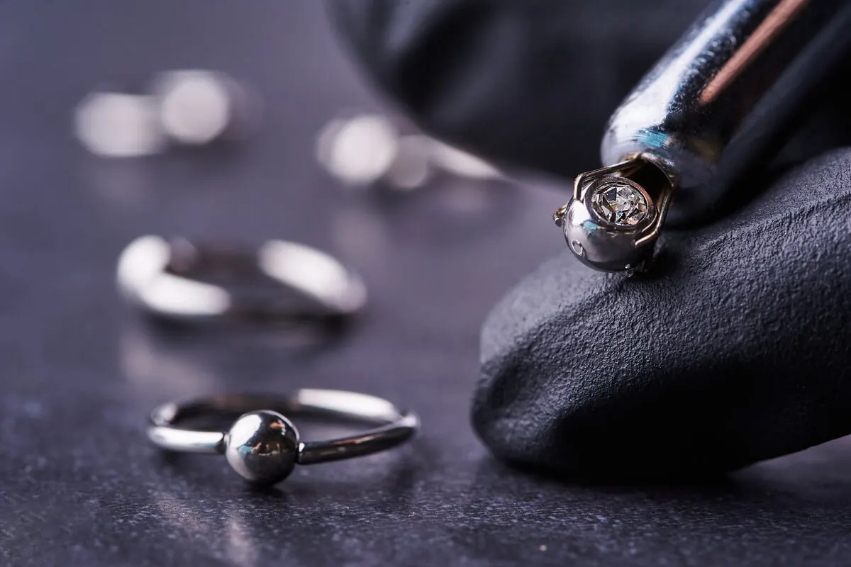 Joya piercing.