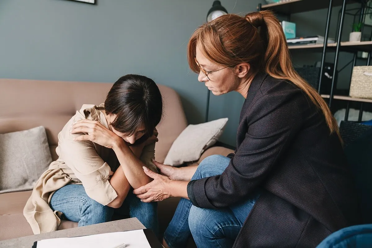 Superar la dependencia emocional puede lograrse con un psicólogo