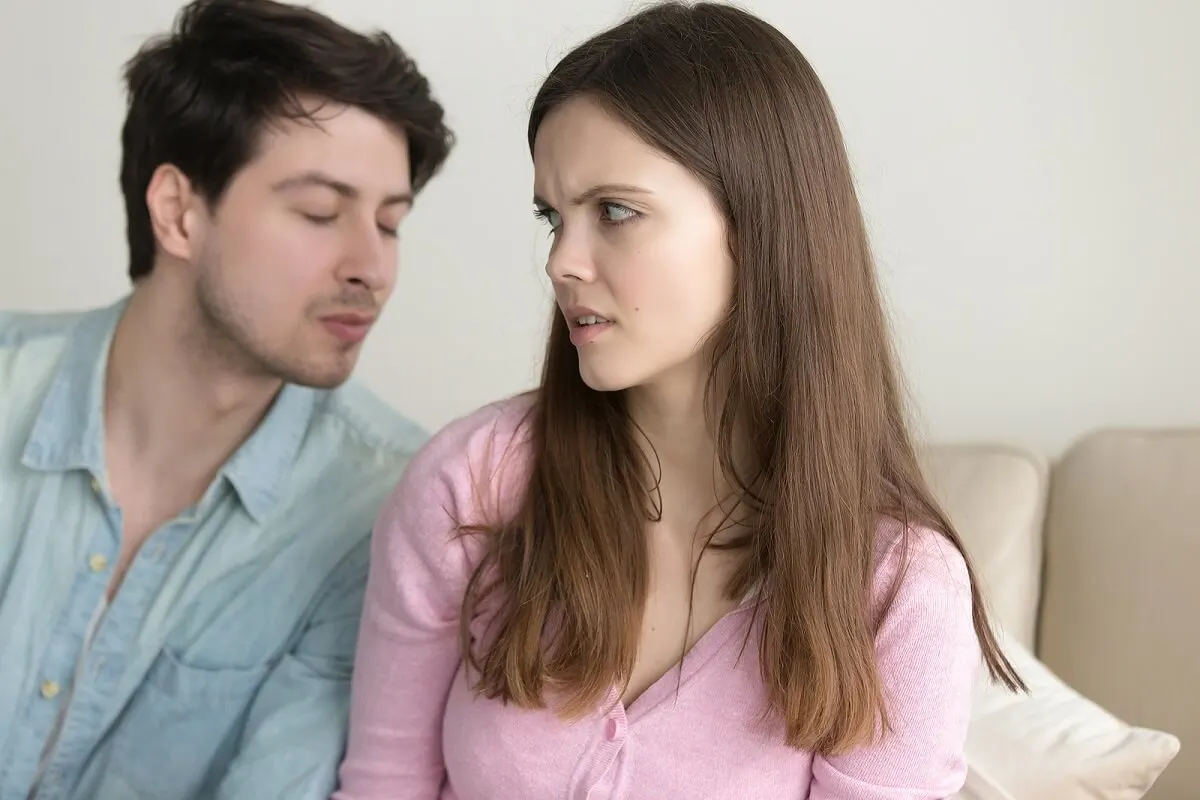 ¿Por qué ocurre la filemafobia?