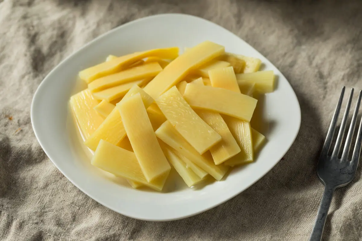 Brotes de bambú cocinados.