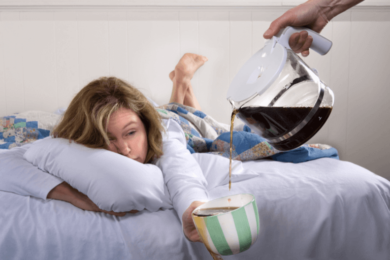 ¿El café ayuda a combatir la resaca?